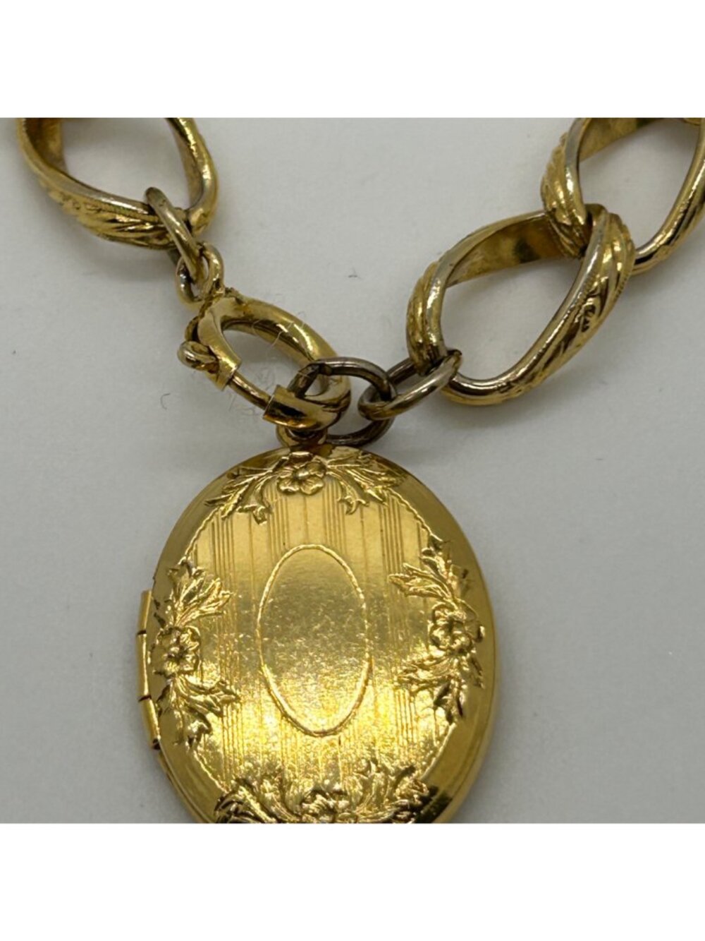 Vintage Gold Locket Charm Bracelet Chunky Textured Curb Link Chain Estate Jewelr - Picture 3 of 11